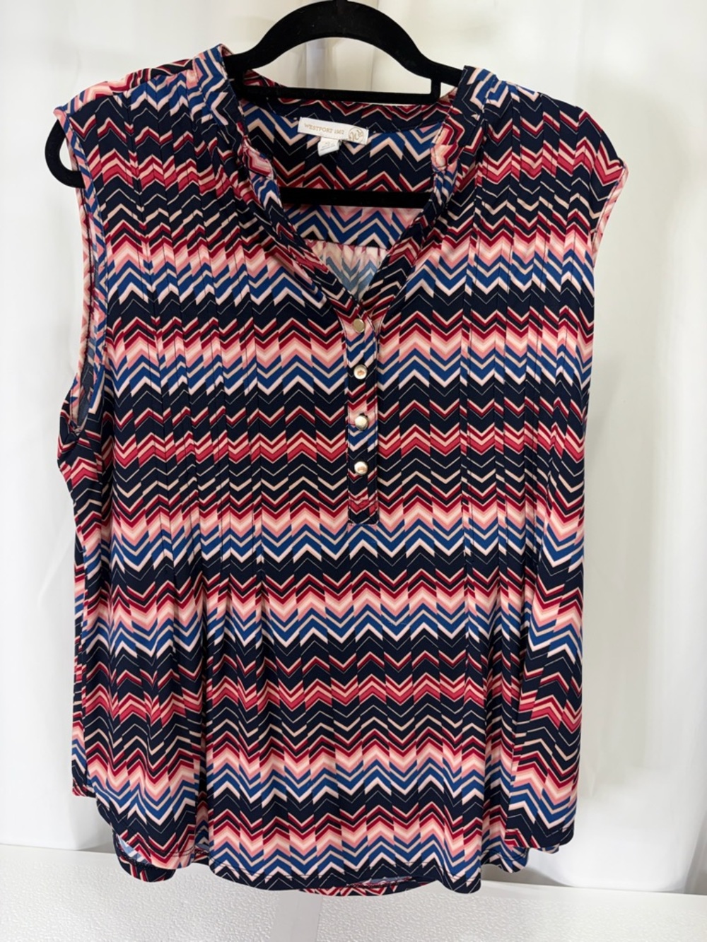 Westport Sleeveless Chevron Print Button-Front Shell in Navy, Pink & White 2833